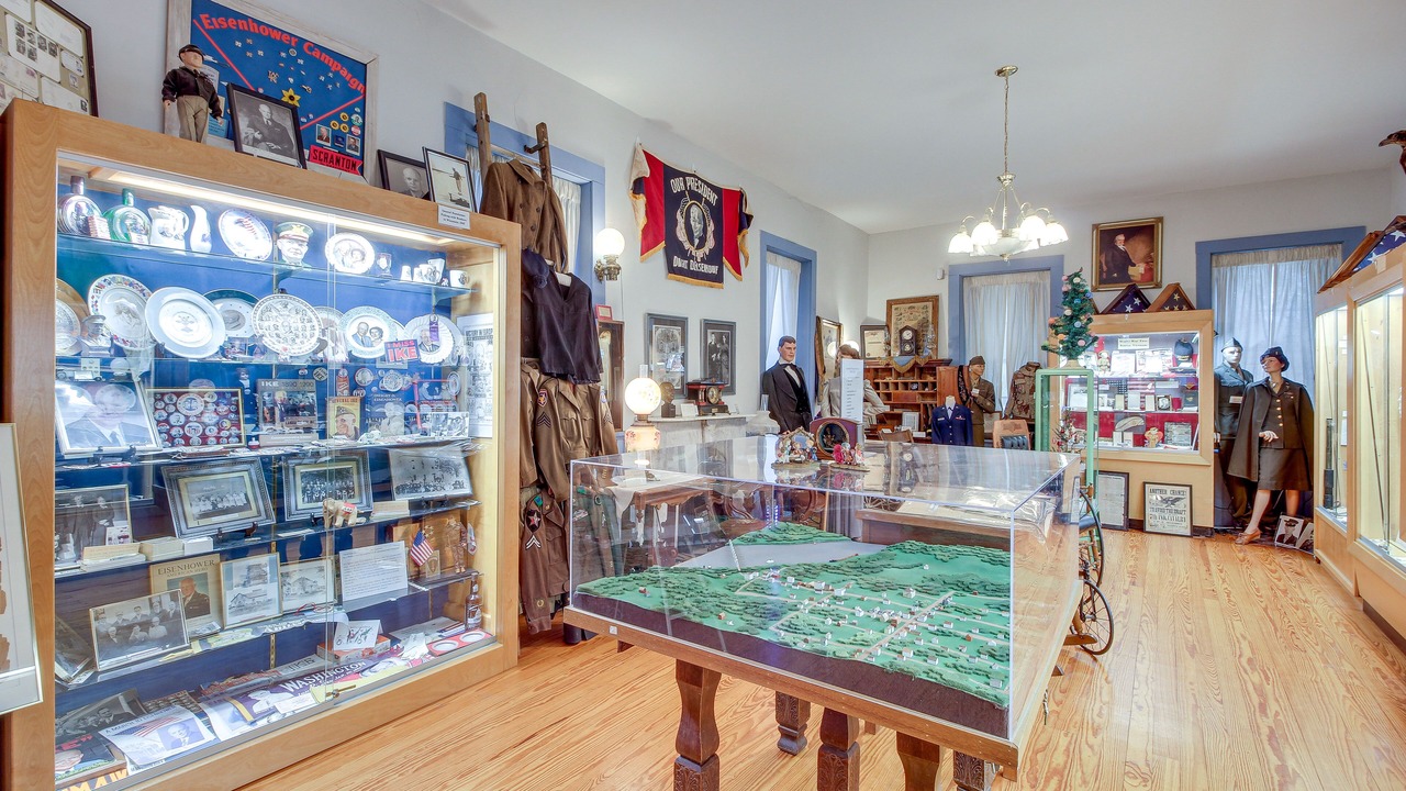 Photo of Bedroom in Lecompton