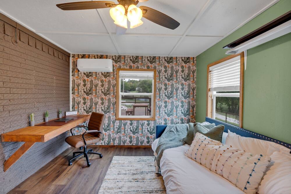 Photo of Livingroom in Oakhurst