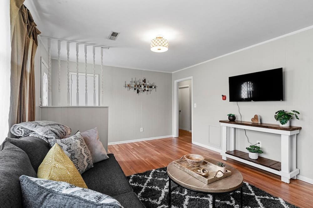 Photo of Livingroom in East Ridge