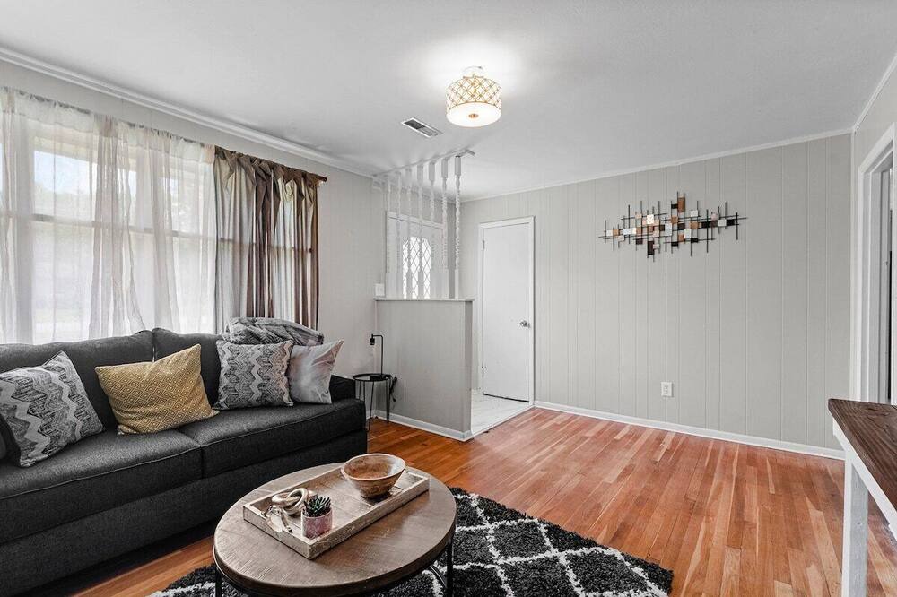 Photo of Livingroom in East Ridge