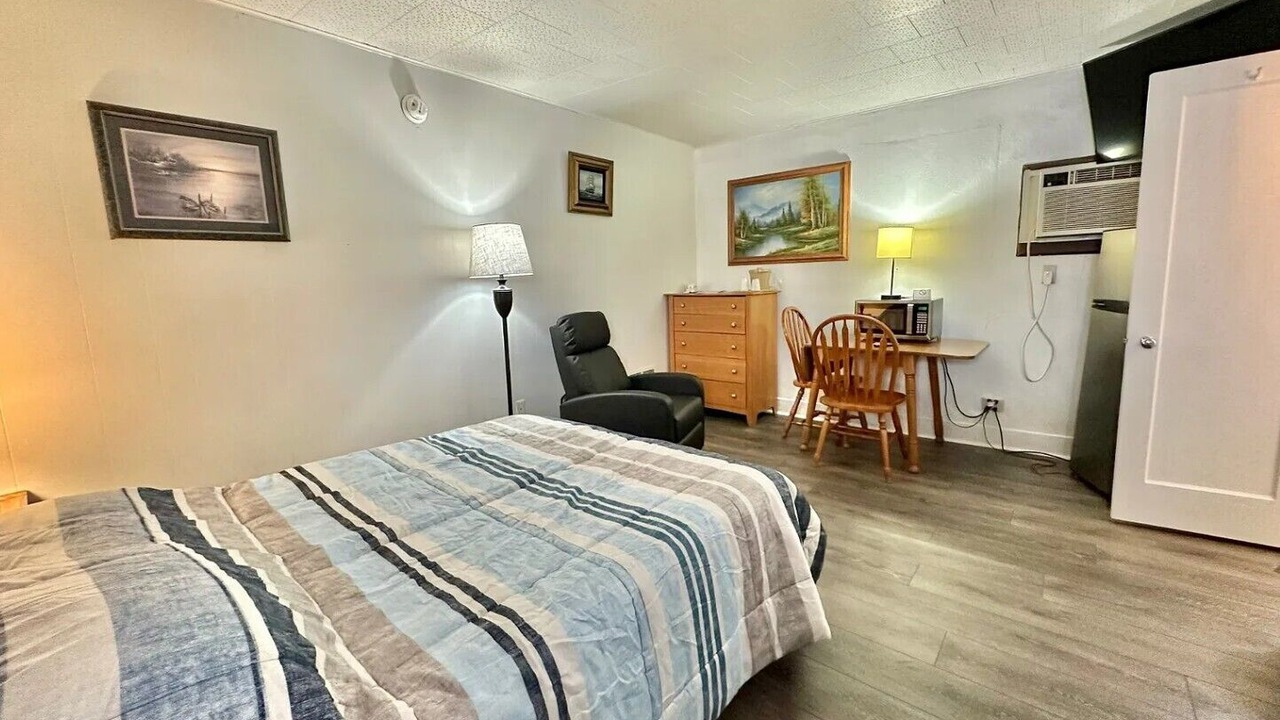 Photo of Bedroom in Flora