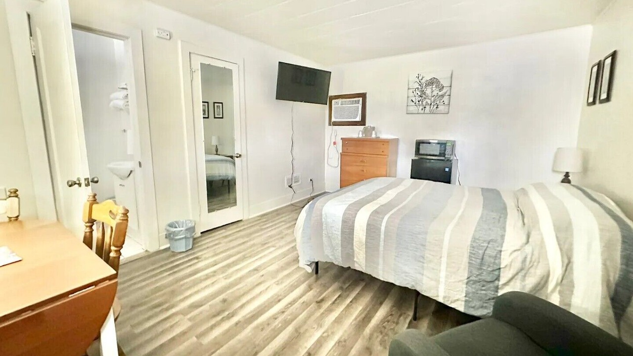 Photo of Bedroom in Flora