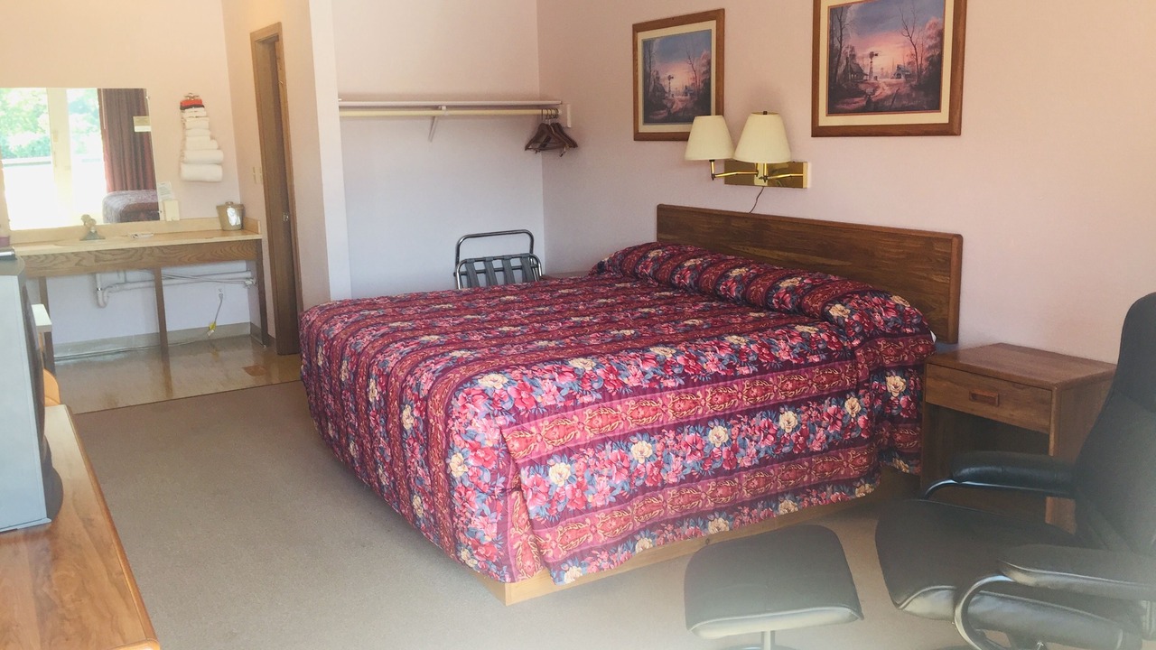 Photo of Bedroom in Branson West