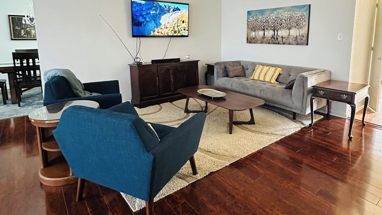 Photo of Livingroom in East Memphis