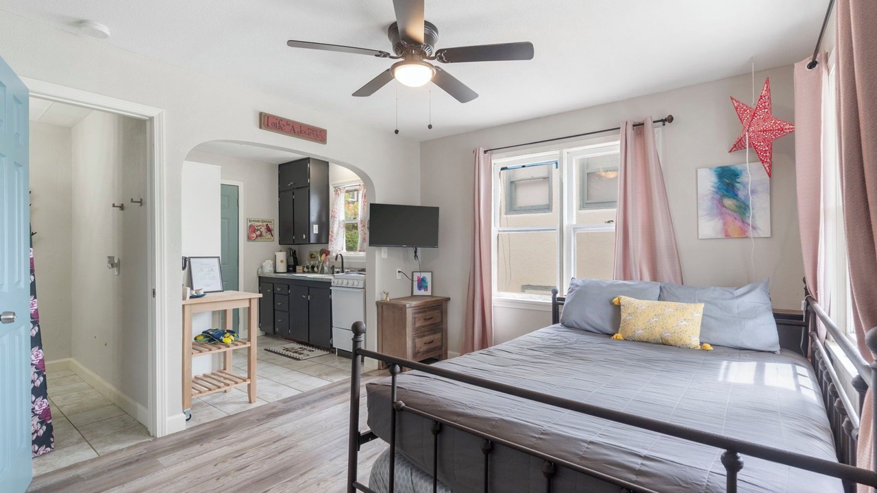 Photo of Bedroom in Rockaway Beach