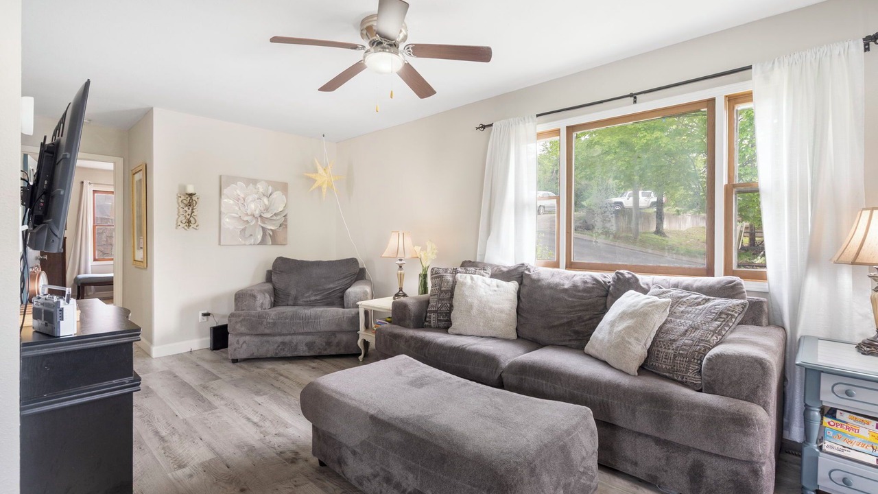 Photo of Livingroom in Rockaway Beach