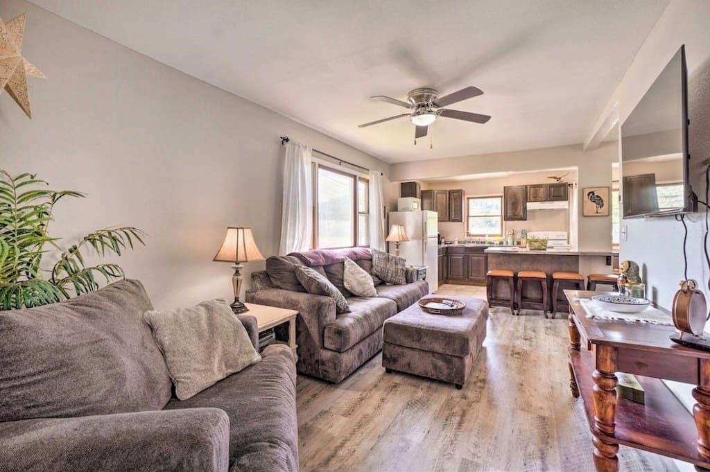 Photo of Livingroom in Rockaway Beach