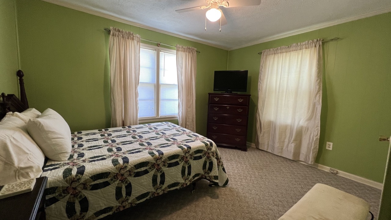 Photo of Bedroom in Madisonville
