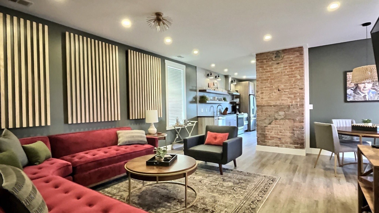 Photo of Livingroom in Cherokee Triangle
