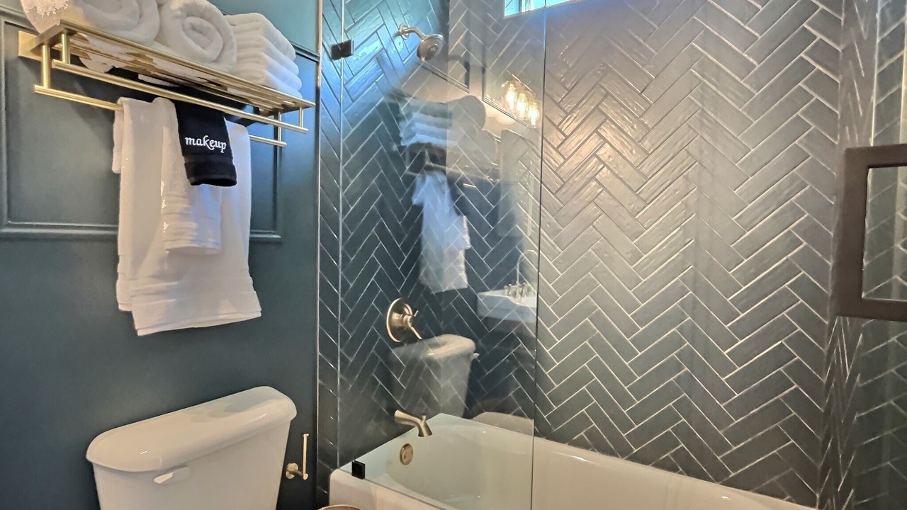 Photo of Bathroom in Cherokee Triangle