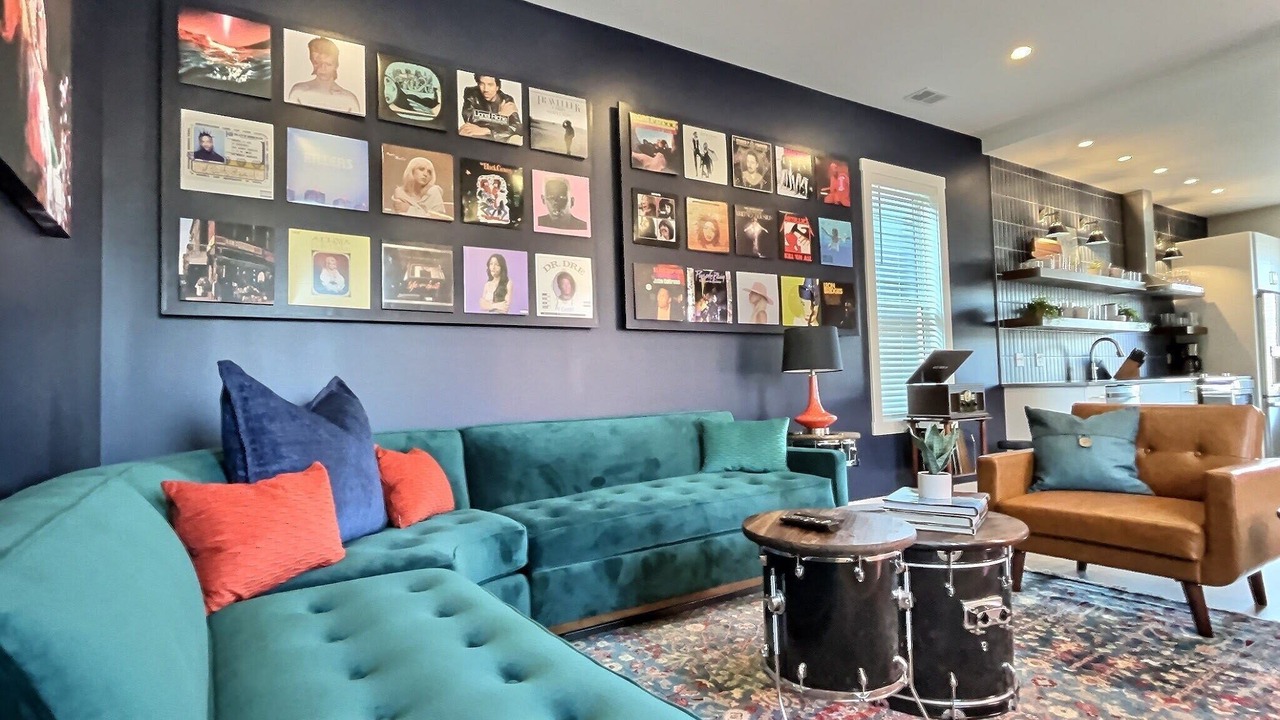 Photo of Livingroom in Cherokee Triangle