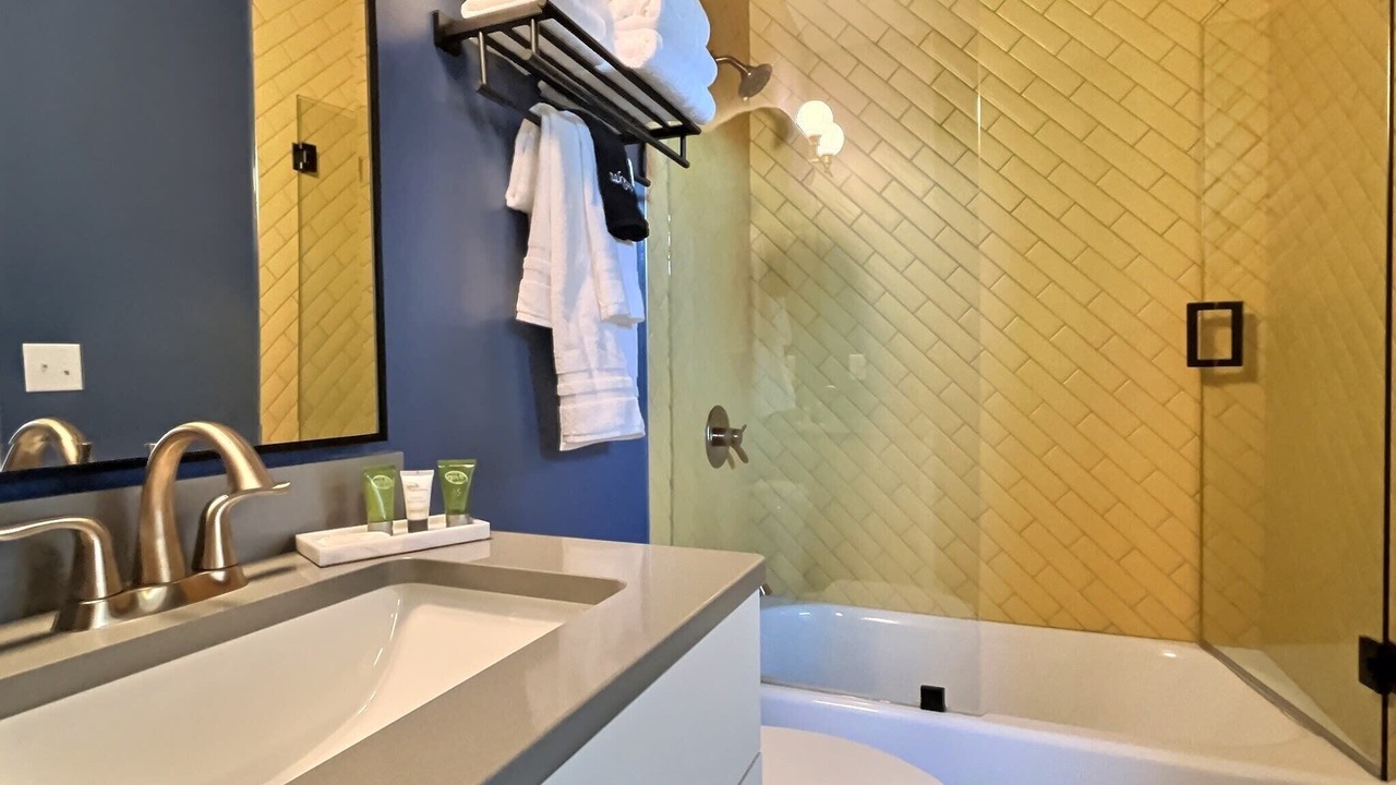 Photo of Bathroom in Cherokee Triangle