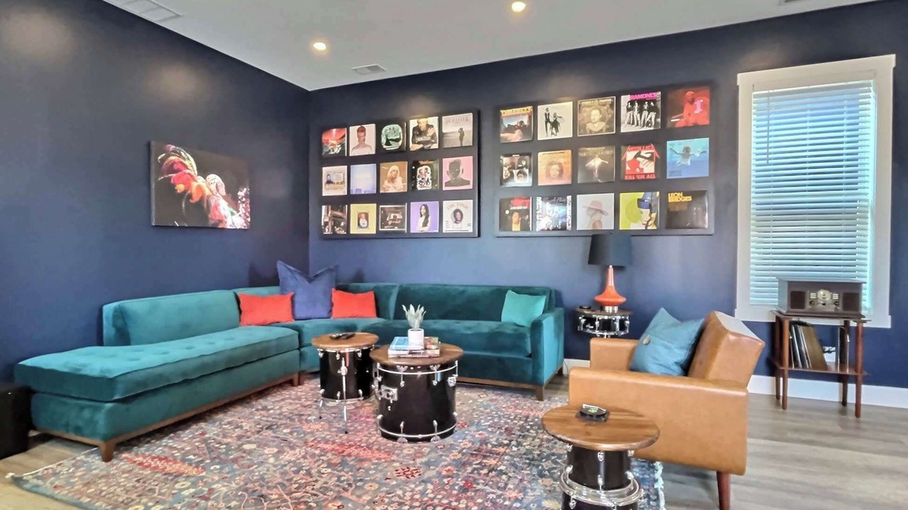 Photo of Livingroom in Cherokee Triangle
