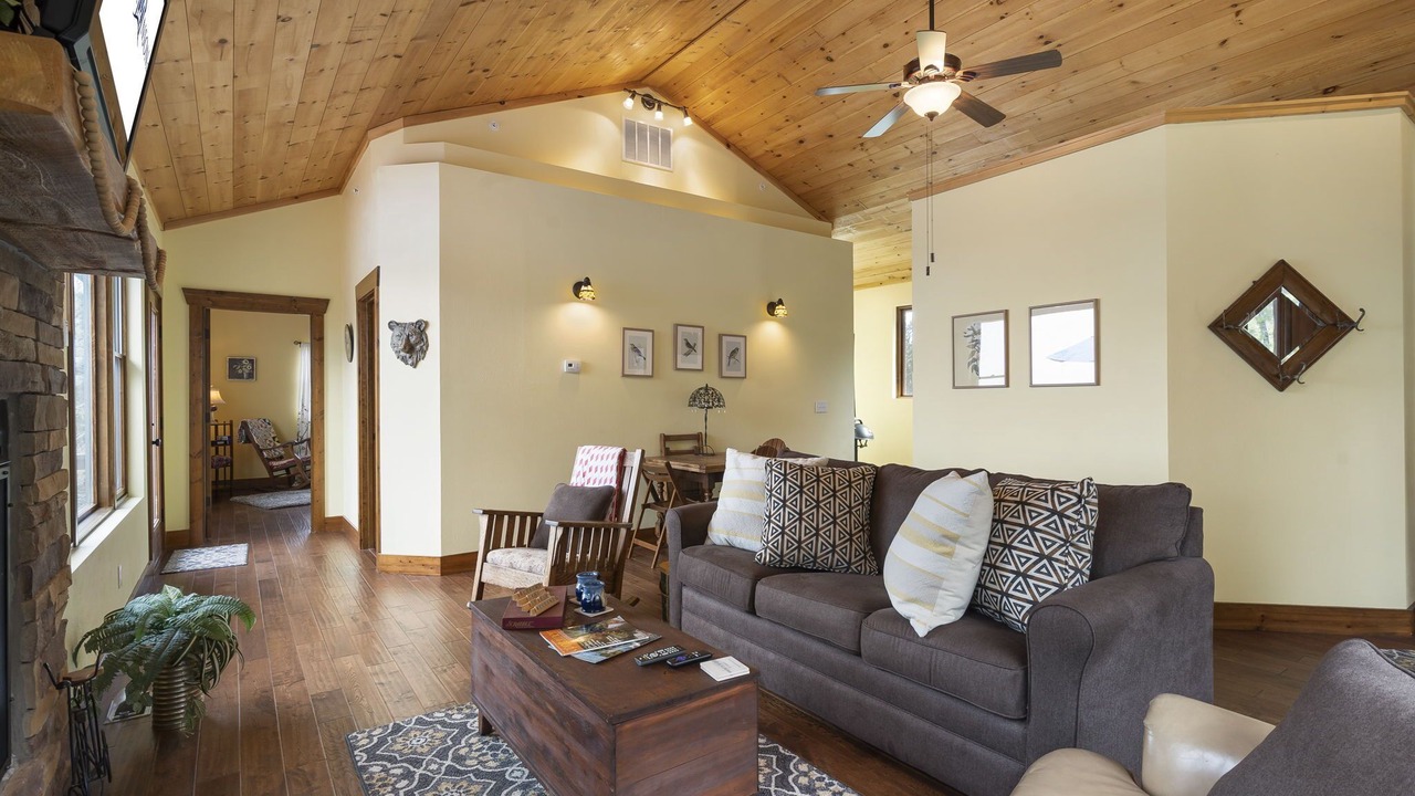 Photo of Livingroom in Blue Eye