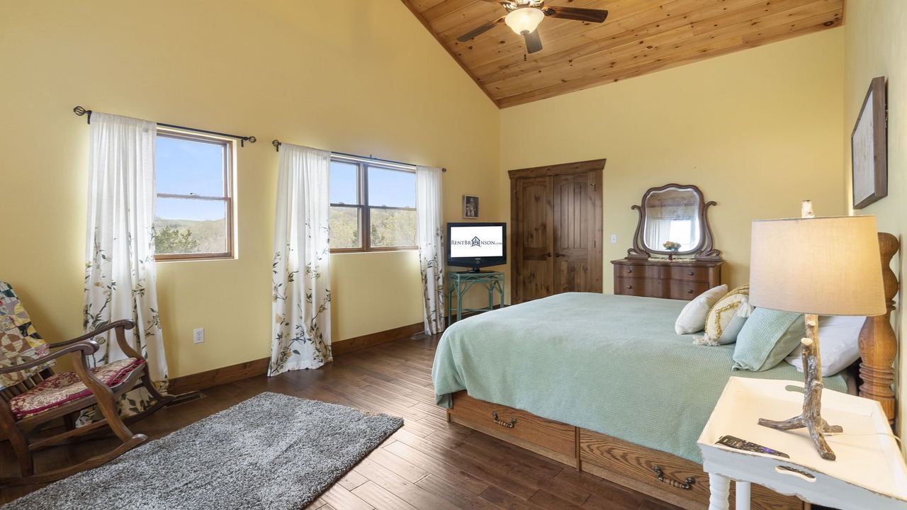 Photo of Bedroom in Blue Eye