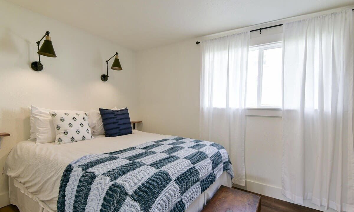 Photo of Bedroom in Rockaway Beach