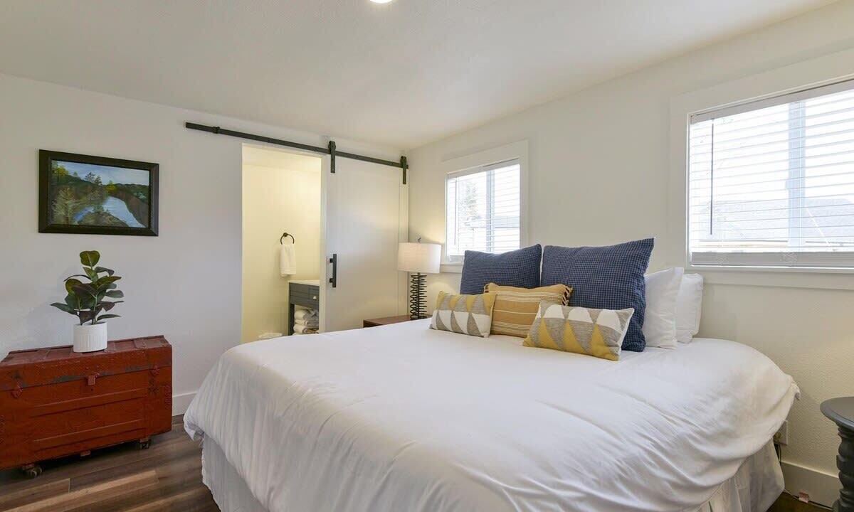 Photo of Bedroom in Rockaway Beach
