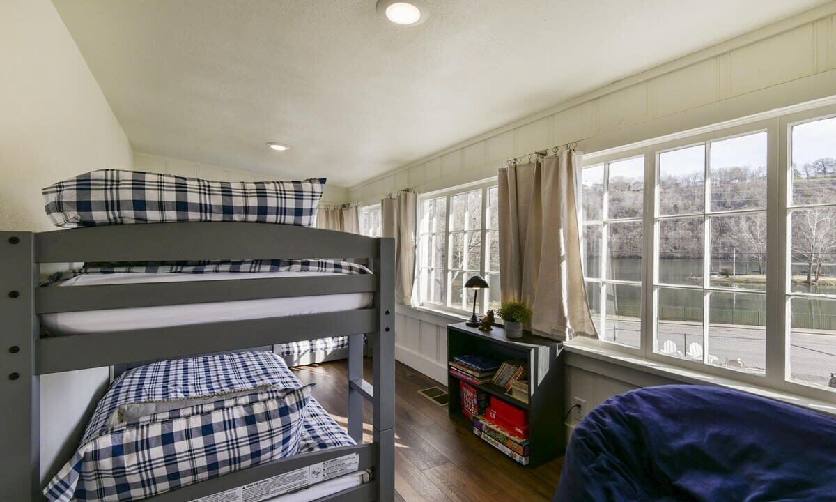 Photo of Bedroom in Rockaway Beach