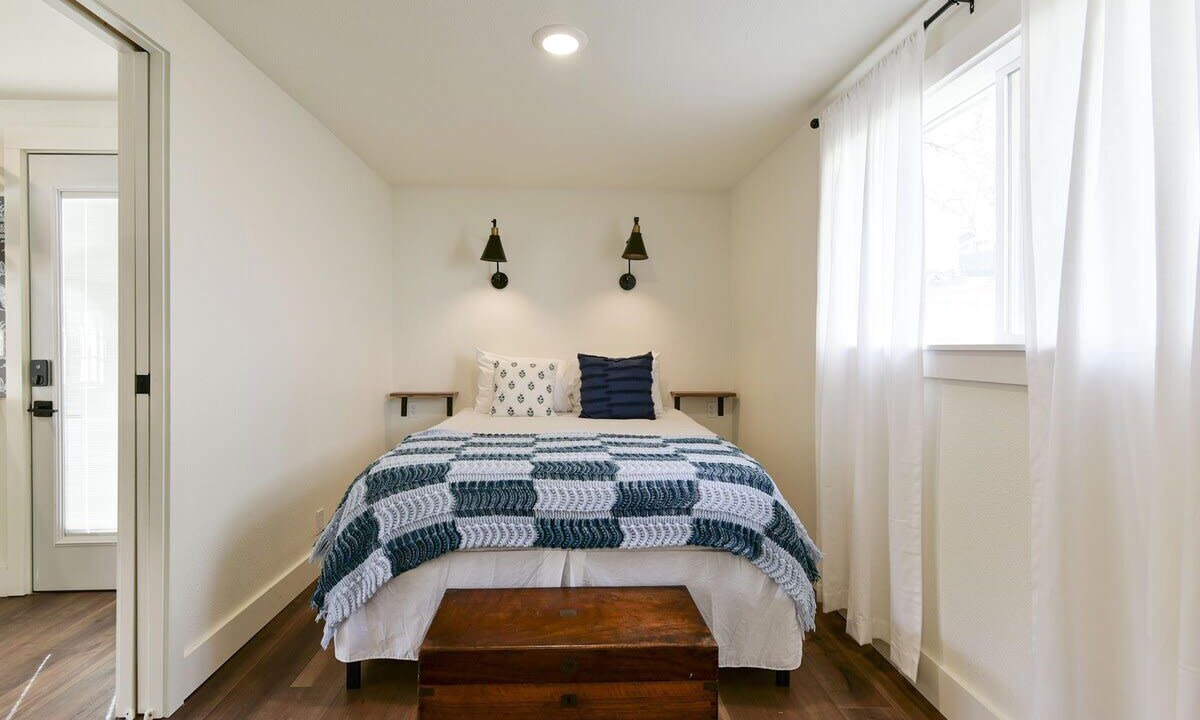Photo of Bedroom in Rockaway Beach