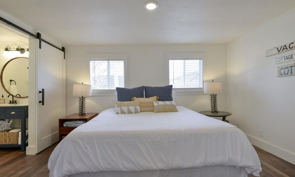 Photo of Bedroom in Rockaway Beach