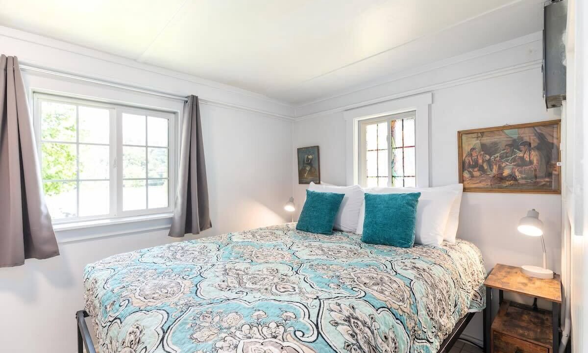 Photo of Bedroom in Rockaway Beach