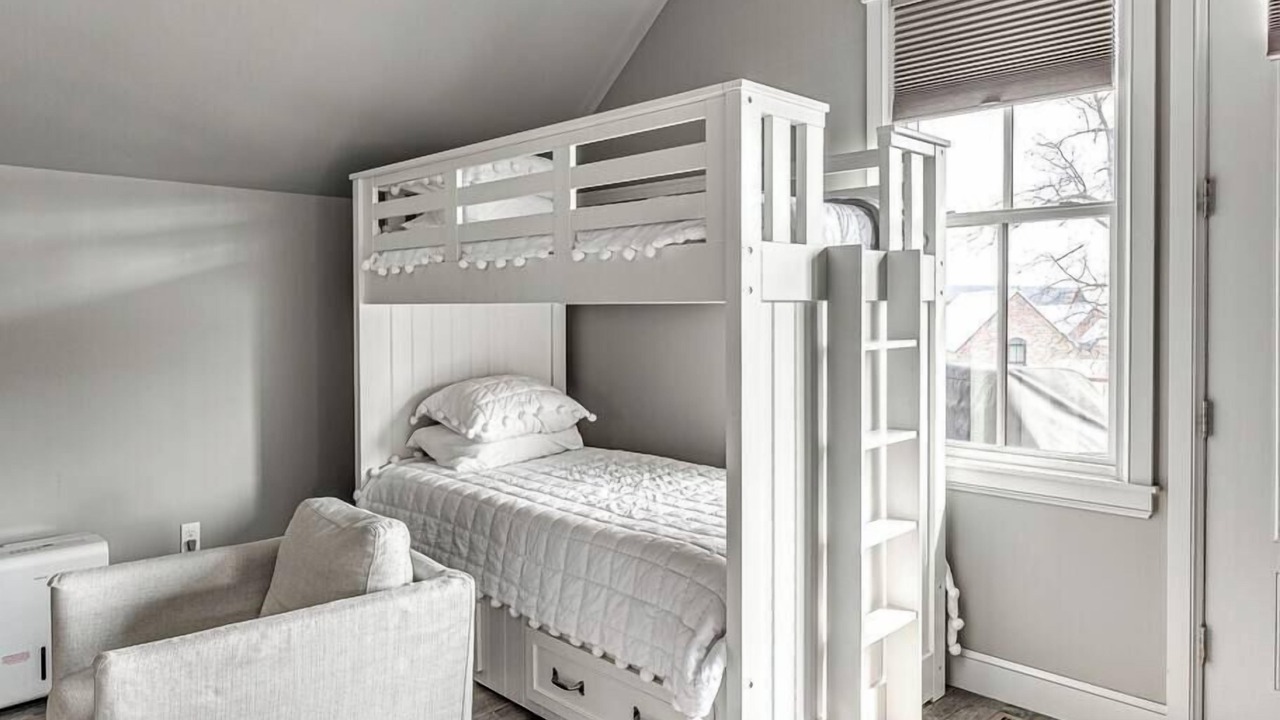 Photo of Bedroom in Carlton Landing