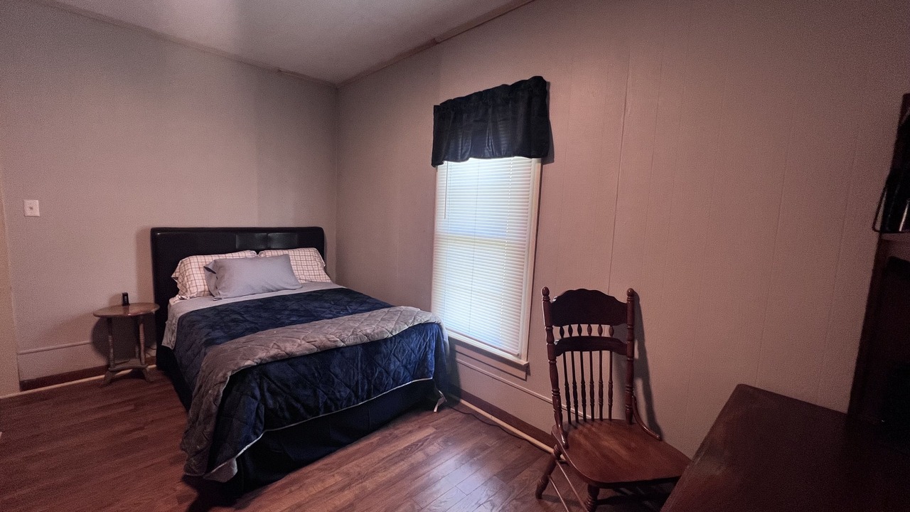 Photo of Bedroom in Madisonville