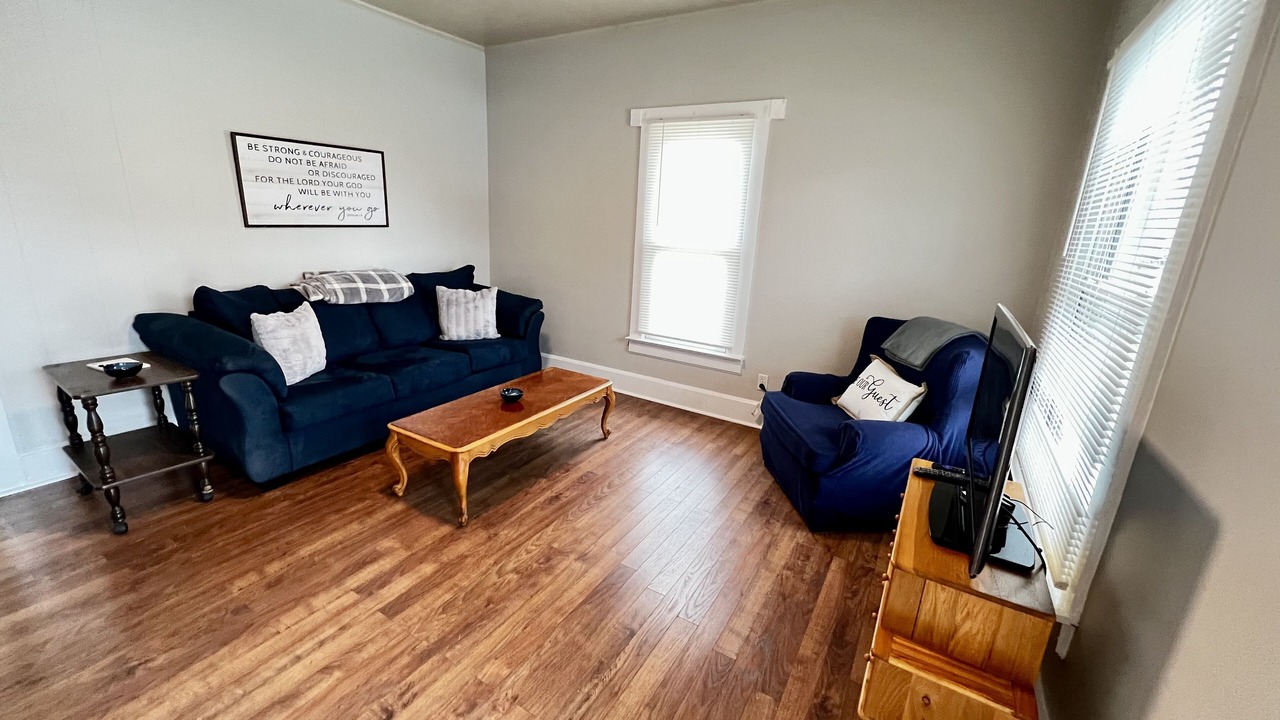 Photo of Livingroom in Madisonville
