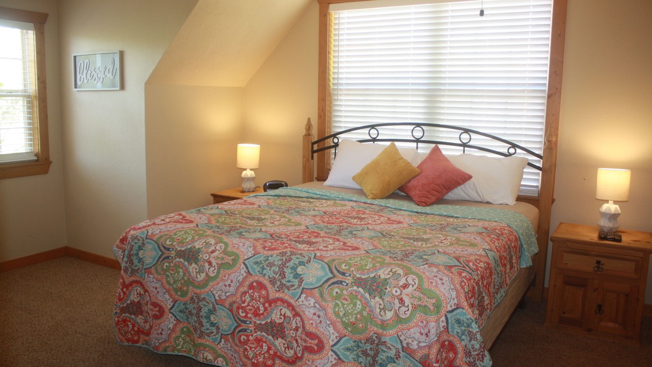 Photo of Bedroom in Reeds Spring