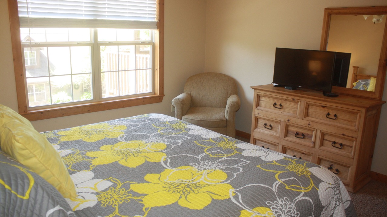 Photo of Bedroom in Reeds Spring