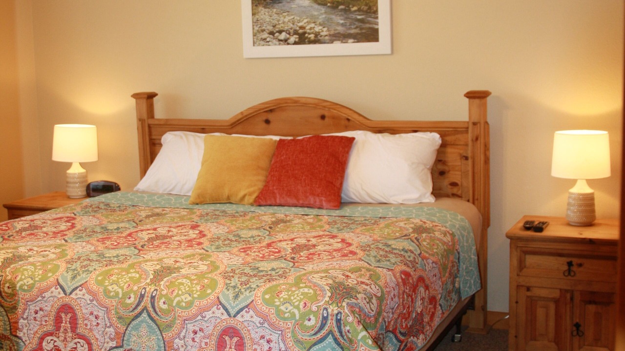 Photo of Bedroom in Reeds Spring