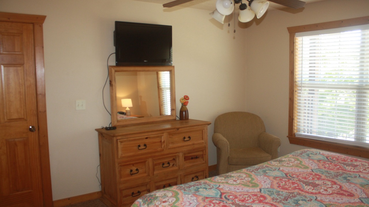 Photo of Bedroom in Reeds Spring