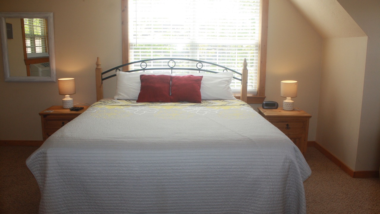 Photo of Bedroom in Reeds Spring