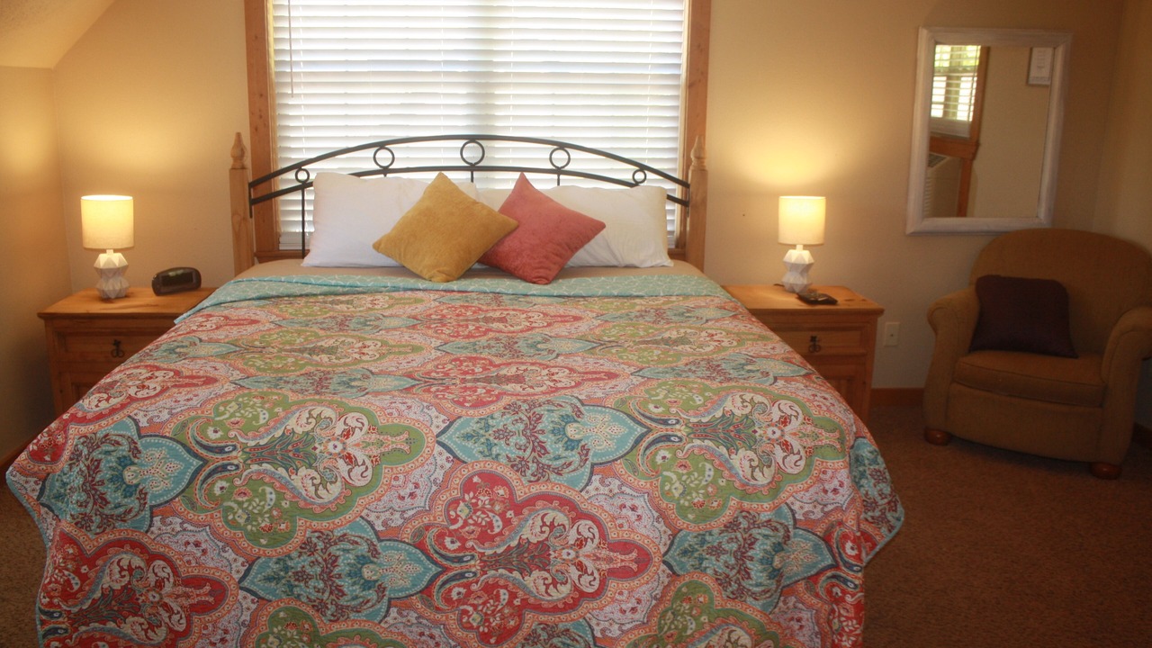 Photo of Bedroom in Reeds Spring