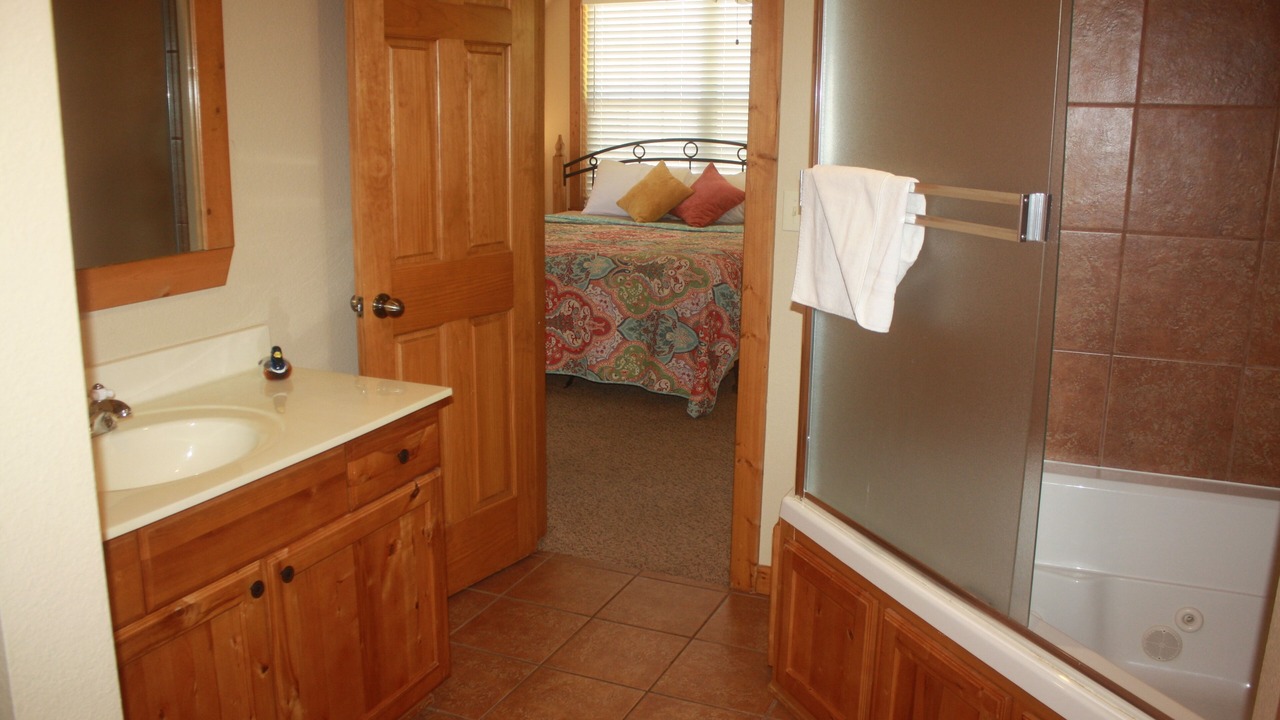 Photo of Bathroom in Reeds Spring