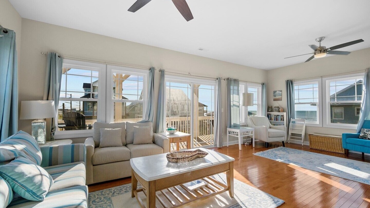 Photo of Livingroom in North Topsail Beach
