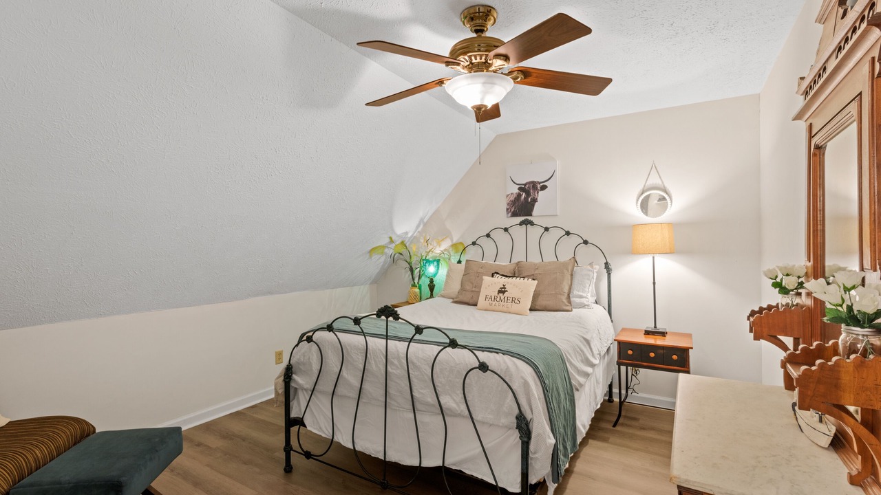 Photo of Bedroom in Counce