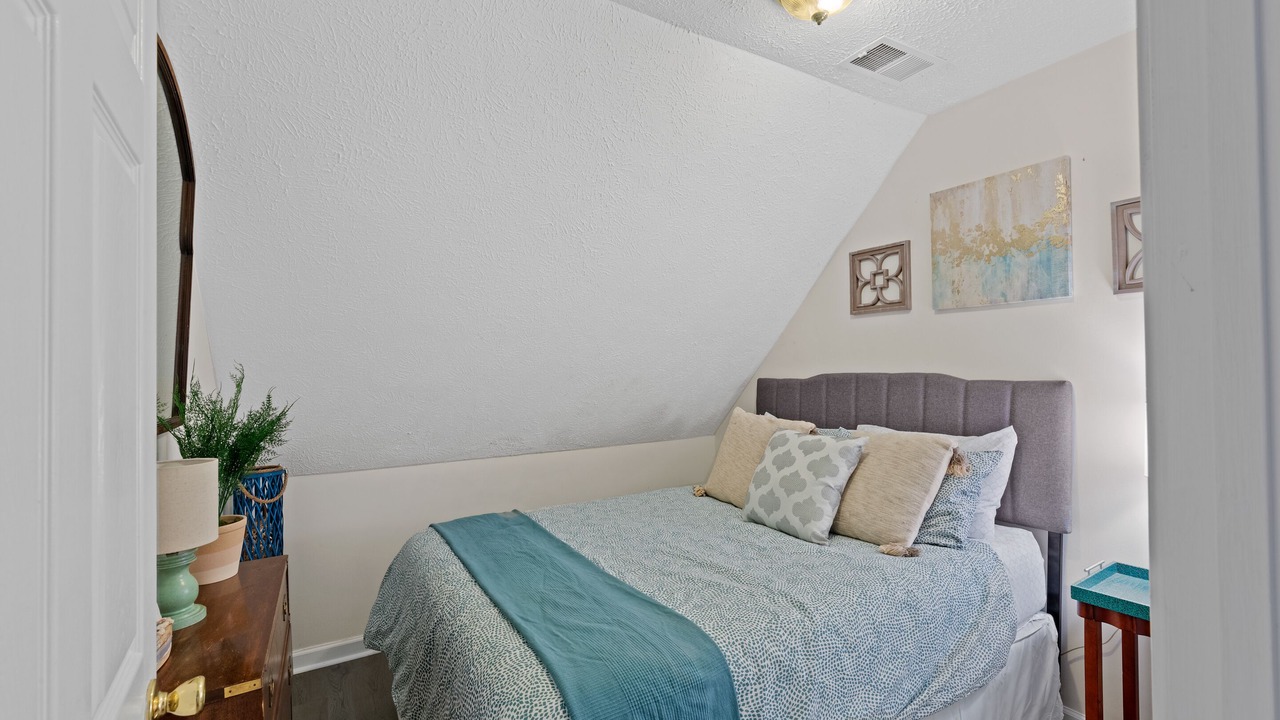 Photo of Bedroom in Counce