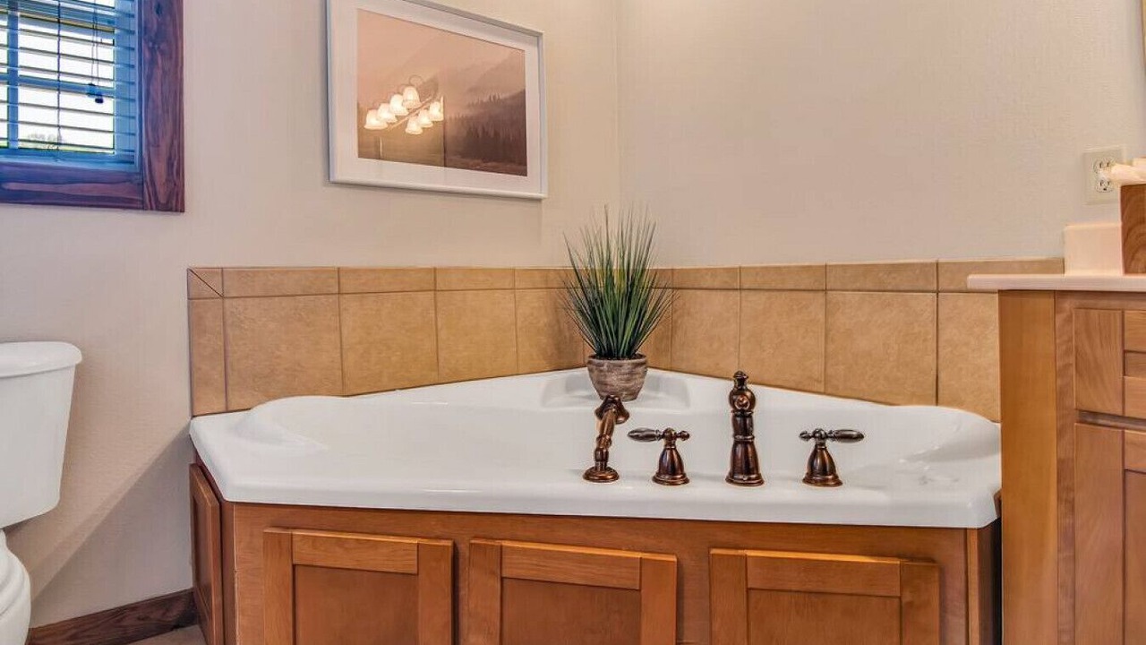 Photo of Bathroom in Reeds Spring