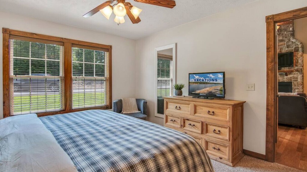 Photo of Bedroom in Reeds Spring