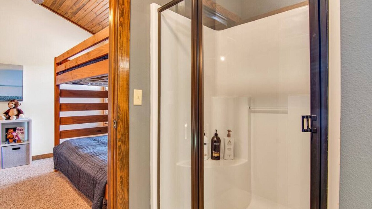 Photo of Bathroom in Reeds Spring