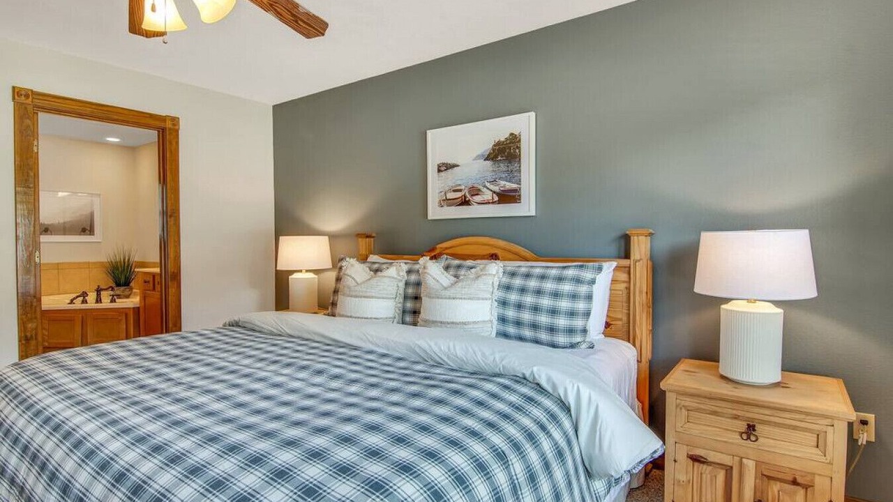 Photo of Bedroom in Reeds Spring