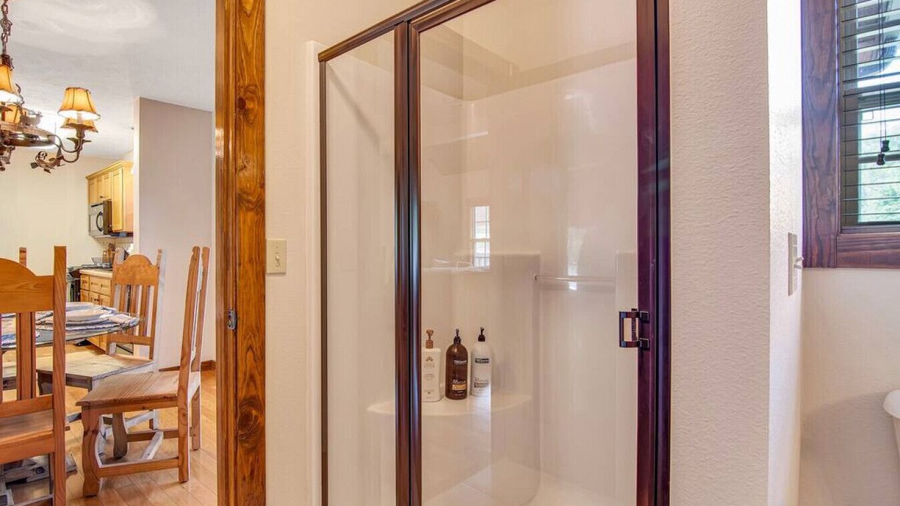 Photo of Bathroom in Reeds Spring