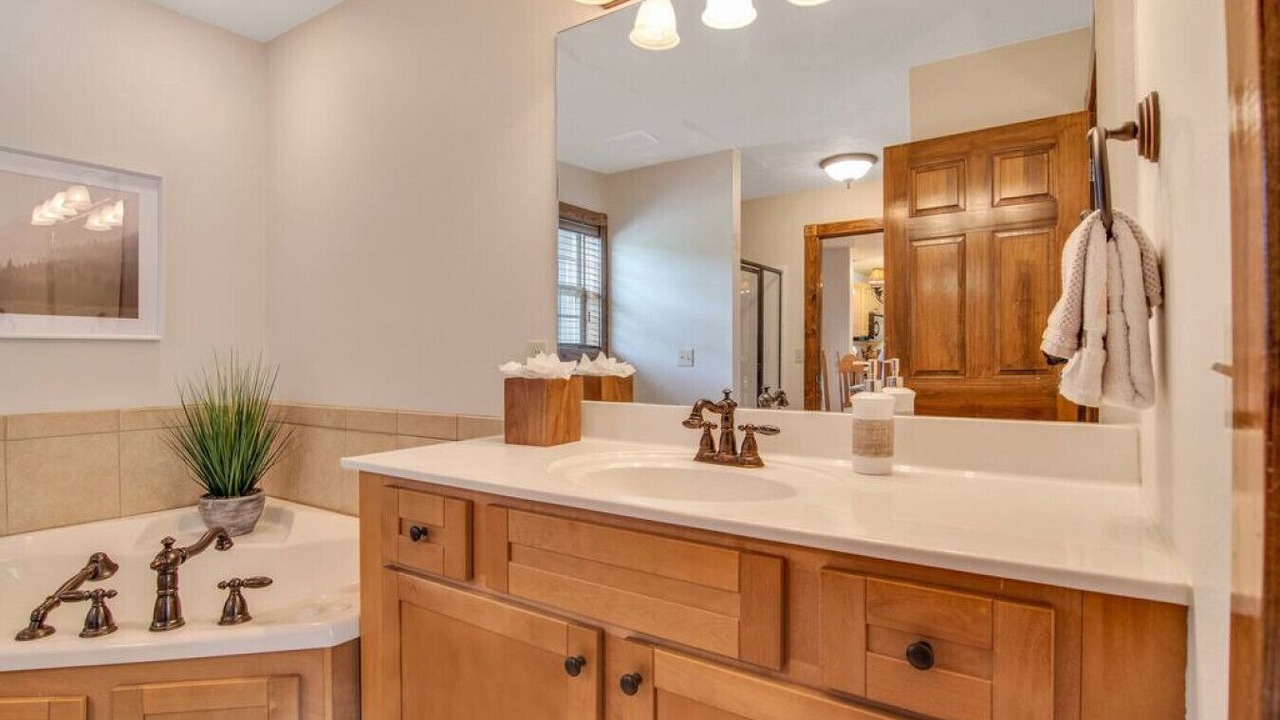 Photo of Bathroom in Reeds Spring