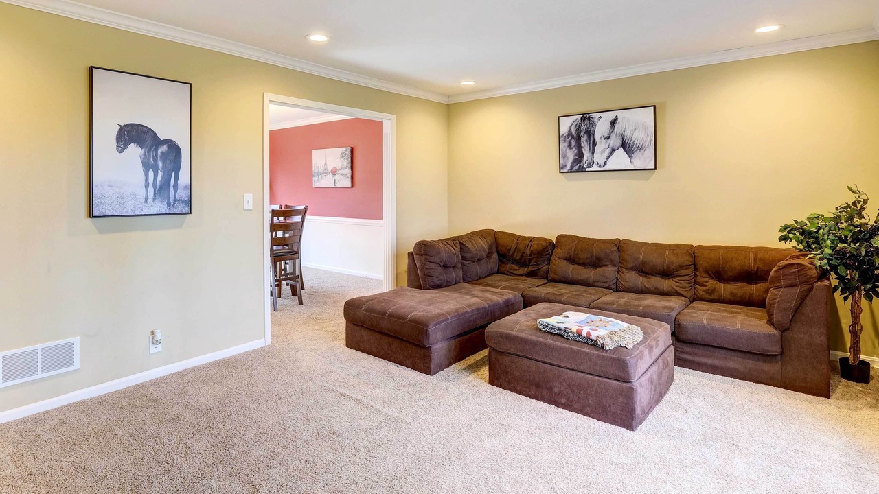 Photo of Livingroom in Harrods Creek