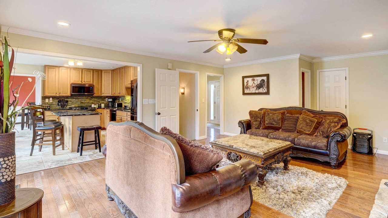 Photo of Livingroom in Harrods Creek