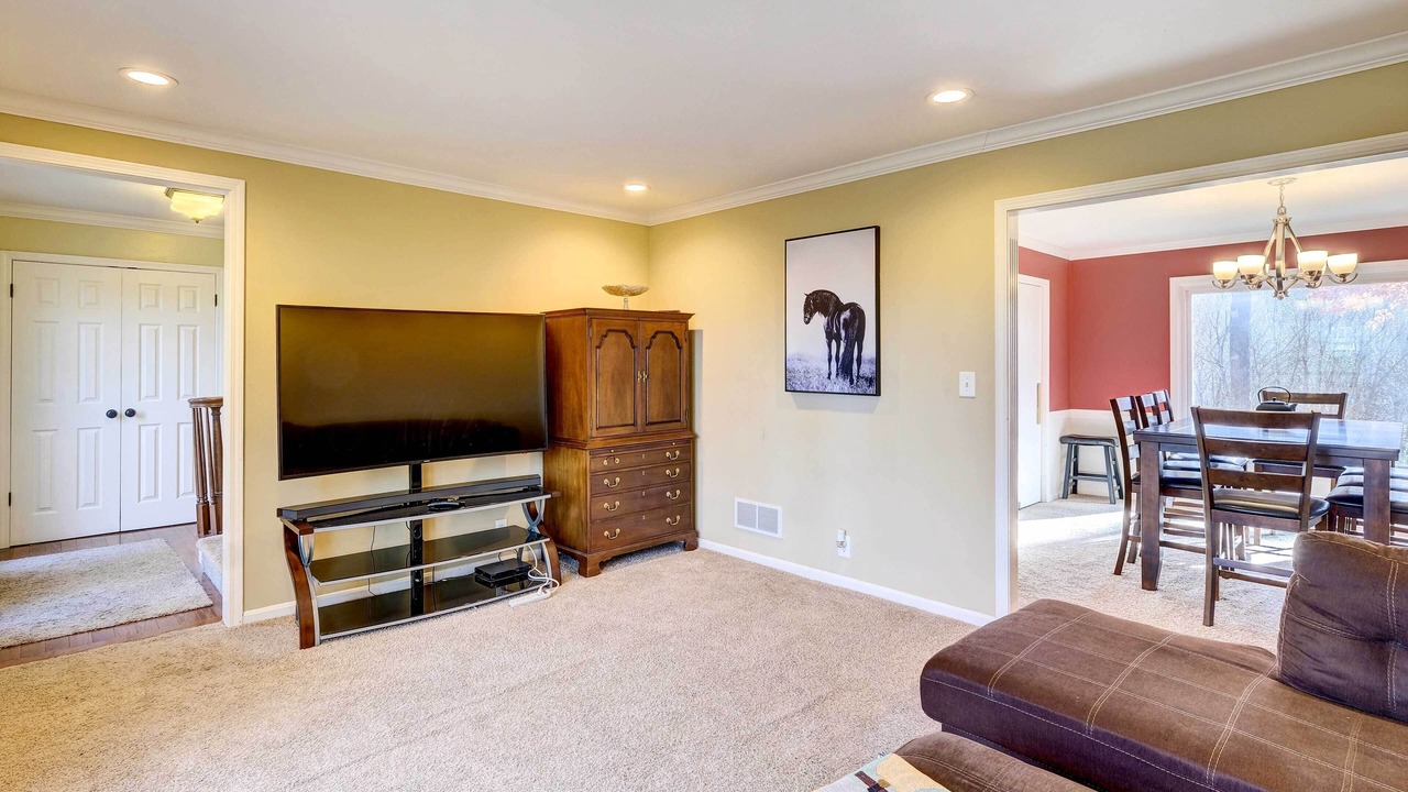 Photo of Livingroom in Harrods Creek