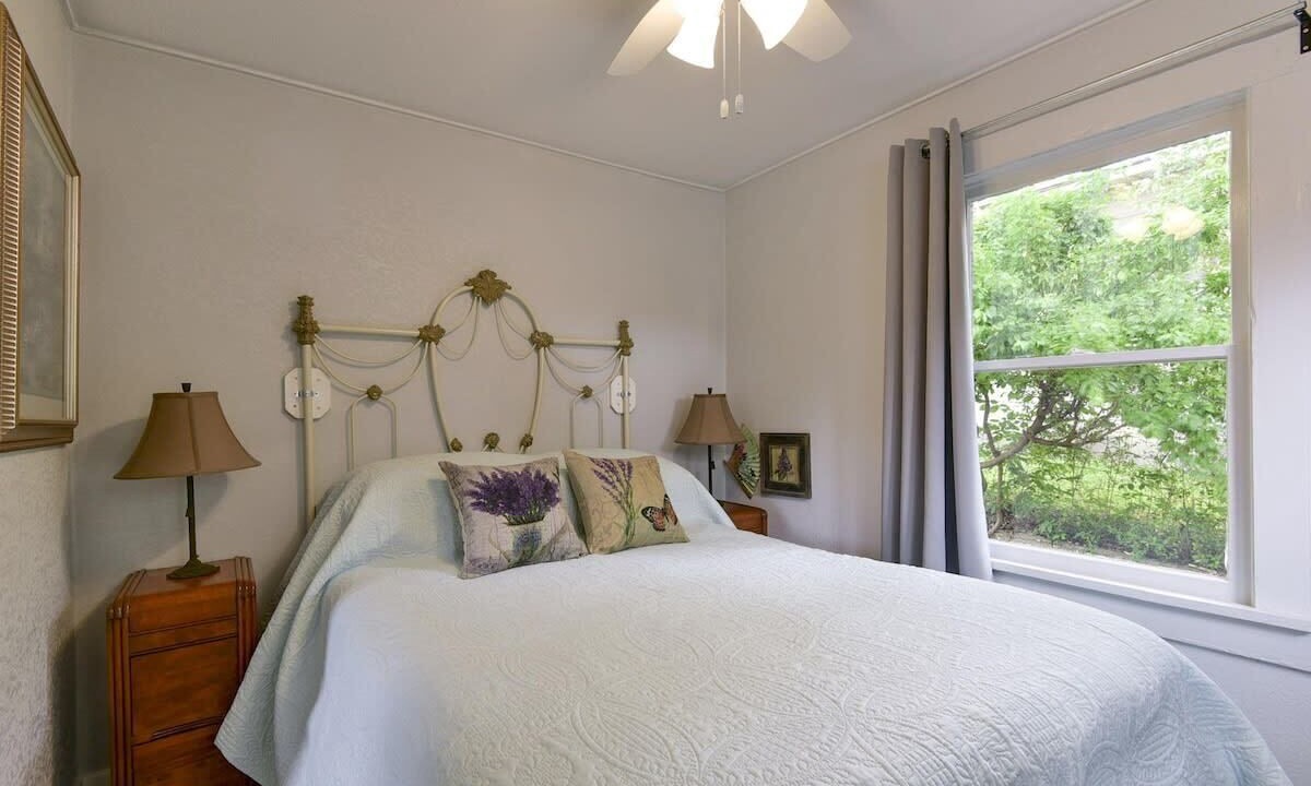 Photo of Bedroom in Rockaway Beach