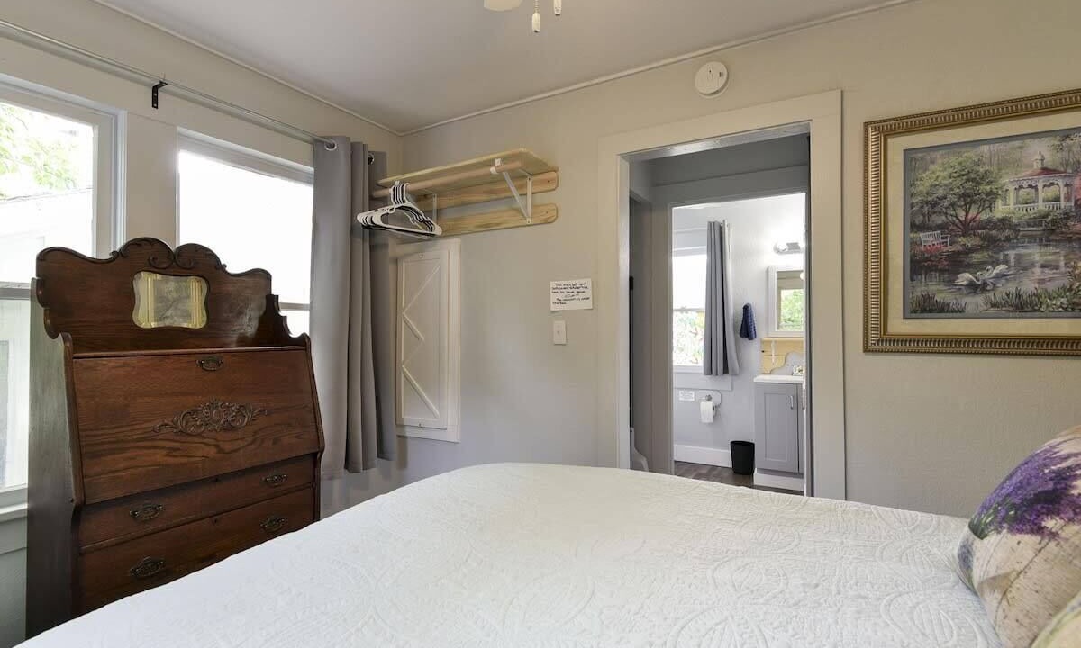 Photo of Bedroom in Rockaway Beach