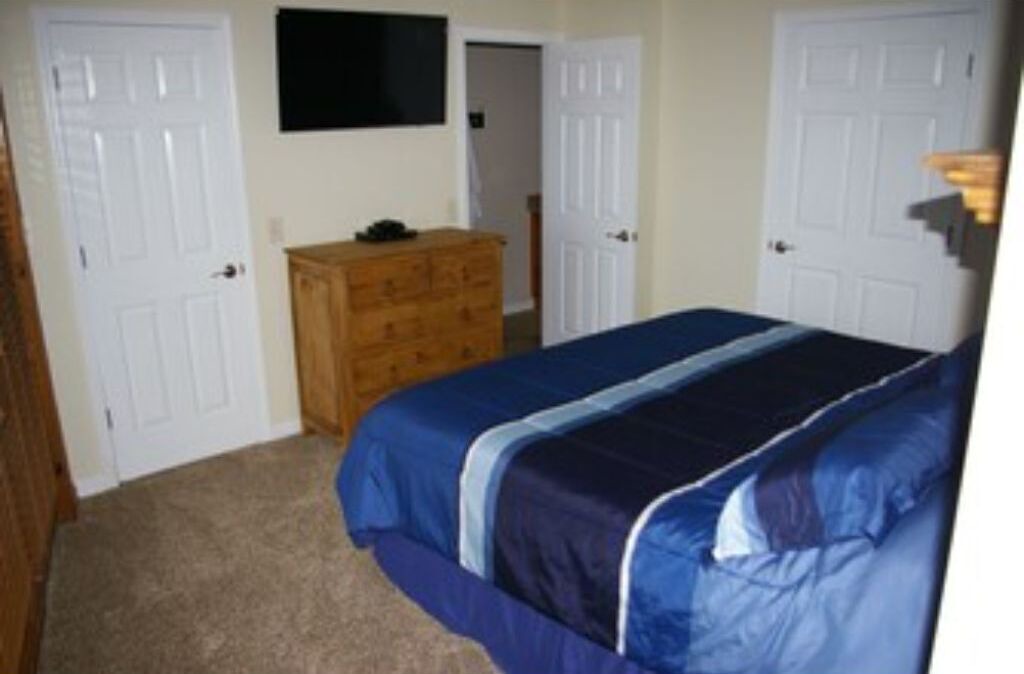 Photo of Bedroom in Blue Eye